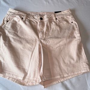 Lane Bryant peach Jean shorts size 16